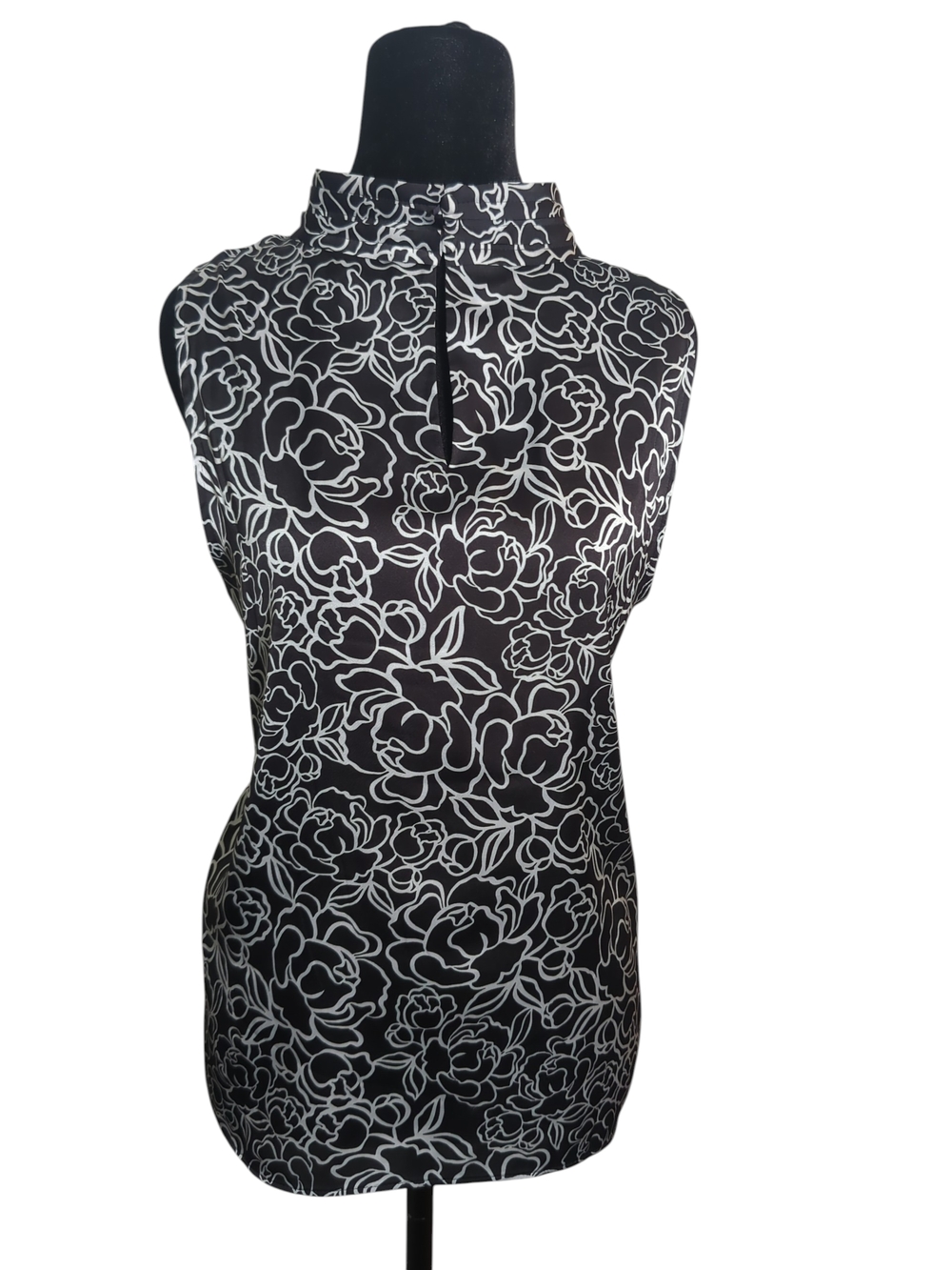 WHBM Black & White Floral Sleeveless Blouse Mock Neck Keyhole Size M Modern Chic